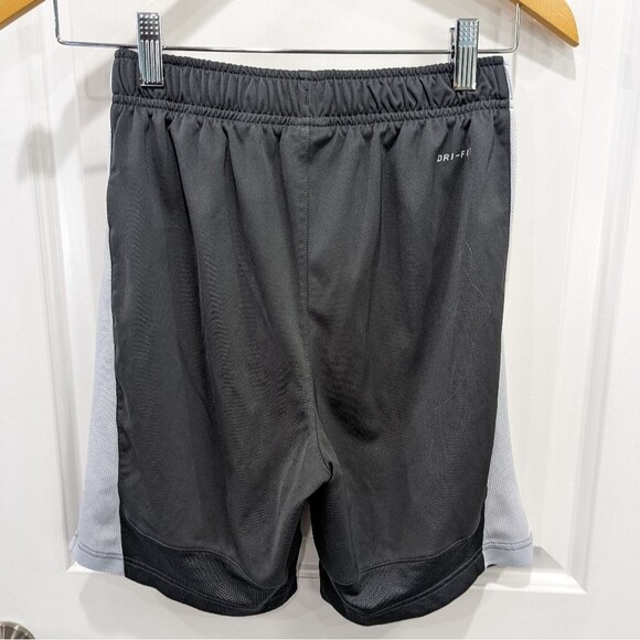 Nike Gray Black Basketball Athletic Summer Shorts Big Boys Medium 10 12 - Picture 5 of 8